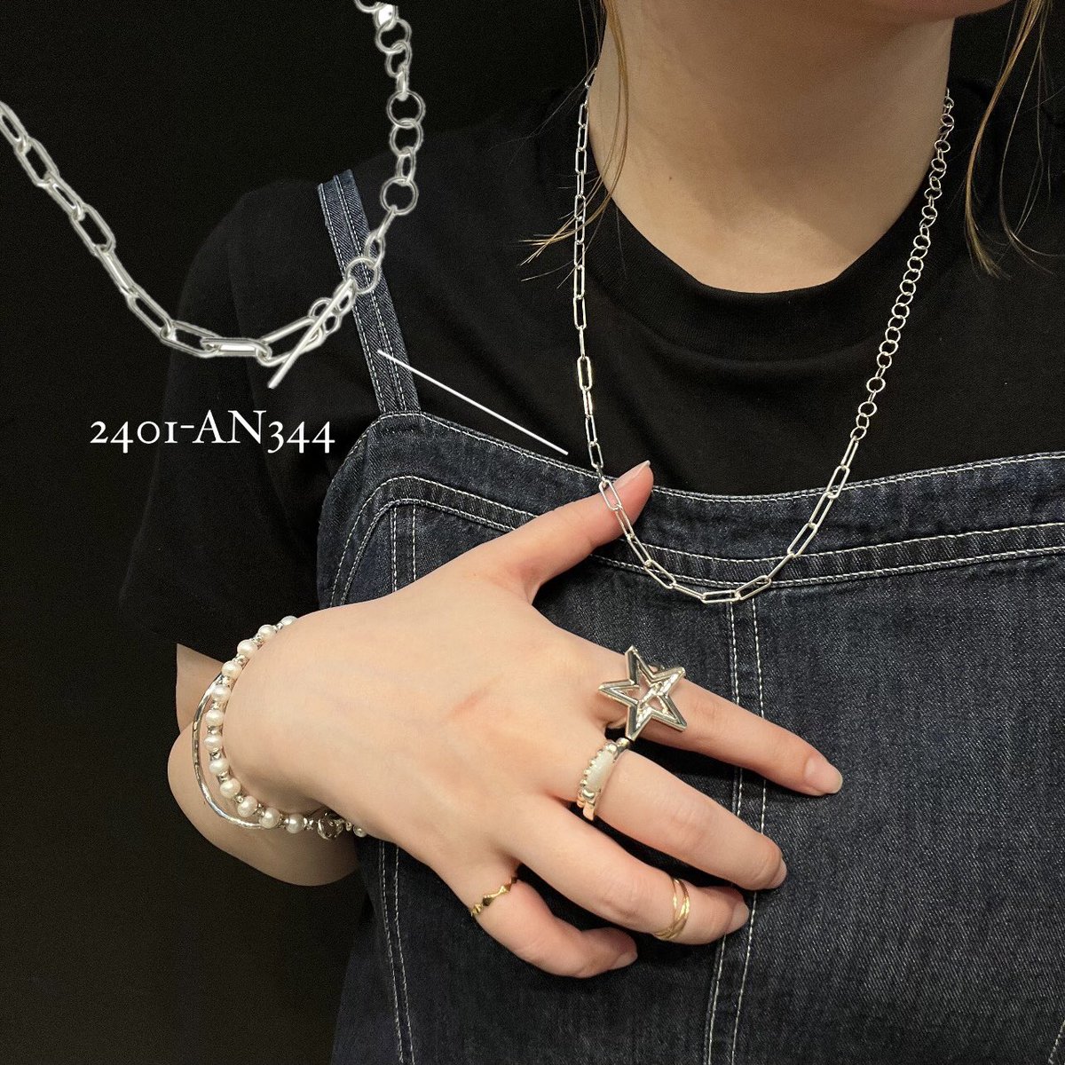 emshop_official's tweet photo. ♢丸の内店♢
白蝶貝のリングと合わせた
リングやブレスレットが
夏のファッションをワンランク上に
魅せてくれるコーディネートです
#em #emgrp
#イーエム
#シルバーリング
#シルバーネックレス
#丸の内店 #丸の内
#東京駅 #新丸ビル https://t.co/7eCvLcjtcq