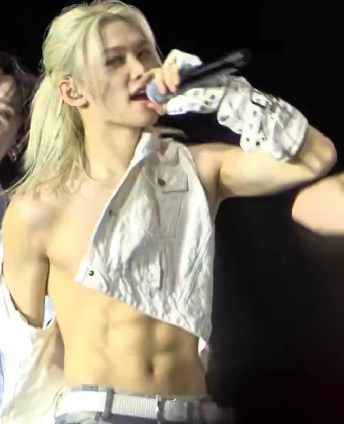 hwngbokfiles's tweet photo. Lee Felix you are so crazy. https://t.co/qqt3U8saXr