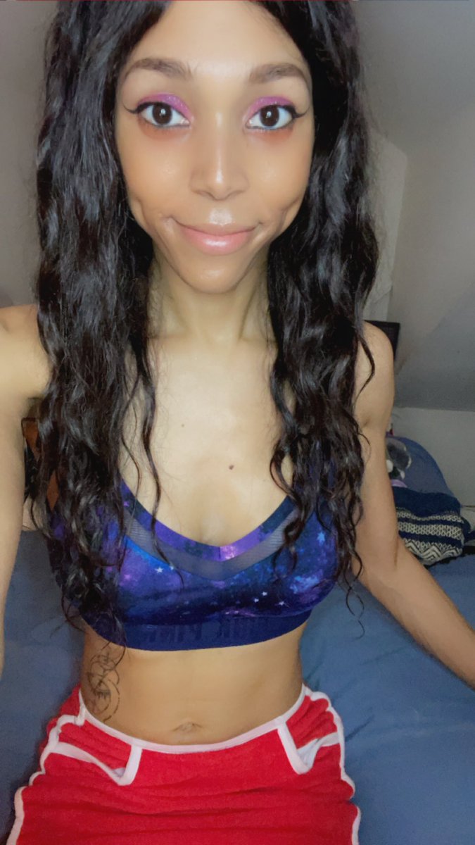 lovely0dazey's tweet photo. Watching something scary/ dodging fugly creepy collops; scurf 凸(╬ಠิ ▂ ಠิ)凸
#watching #scary #kowai #scurf #xtragrl #teen #kuromi #bbygirl https://t.co/Z0DDmIolGi