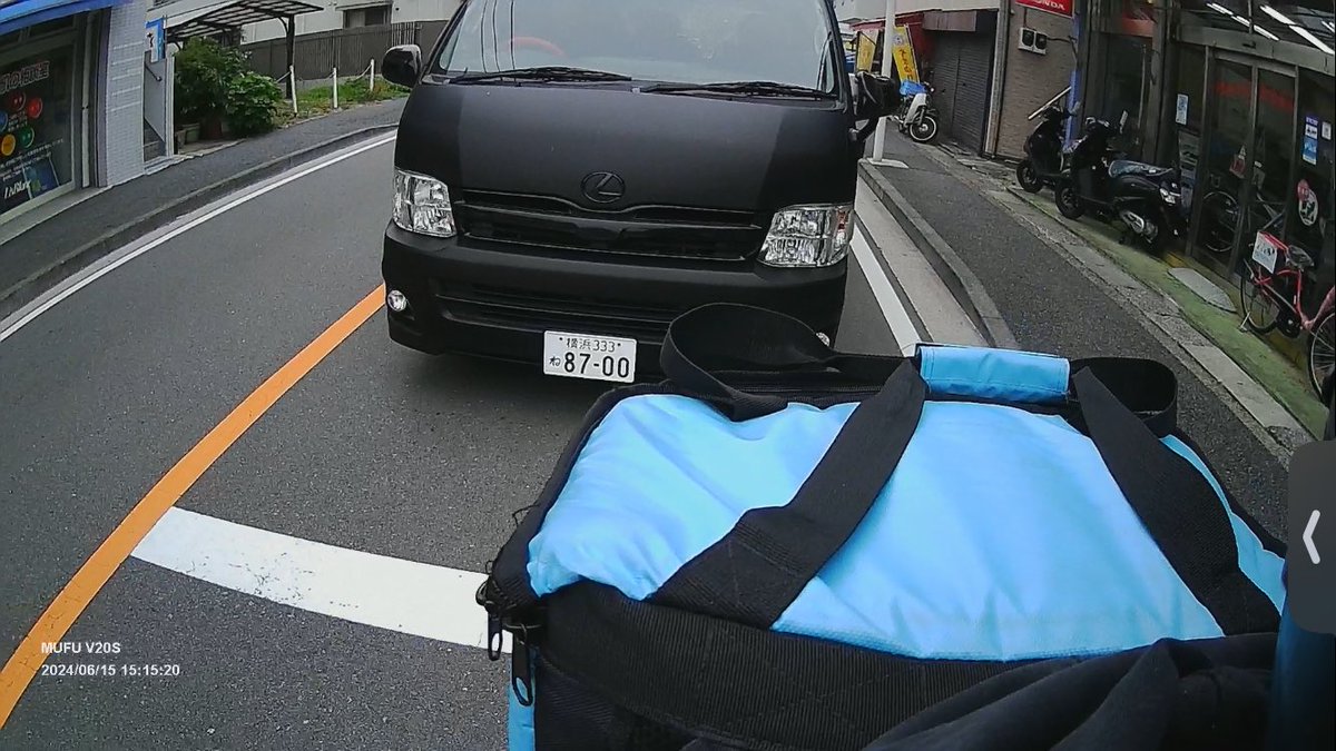 akuseruuber's tweet photo. 横断歩道の歩行者通したらレクサスエース(笑)にクラクション鳴らされたのウザすぎ

#フーデリ #ウーバー #出前館 #wolt
#拡散希望 https://t.co/oj2ldkyDYP