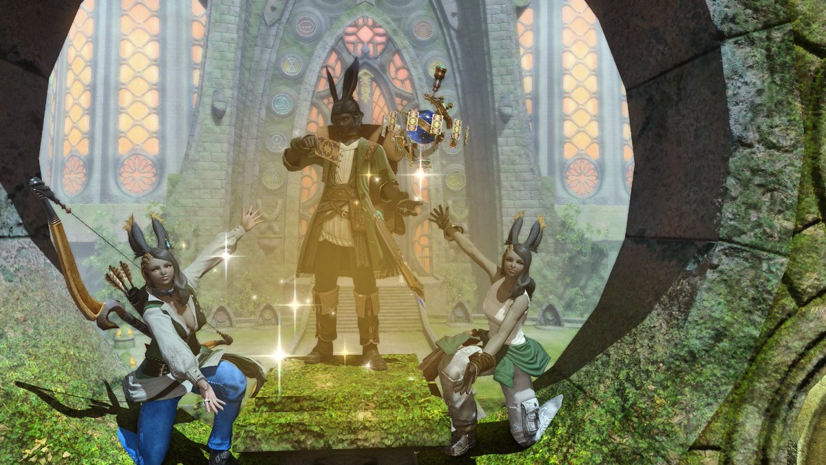 I made friends on my new NPC alt! (I'm to the left)
