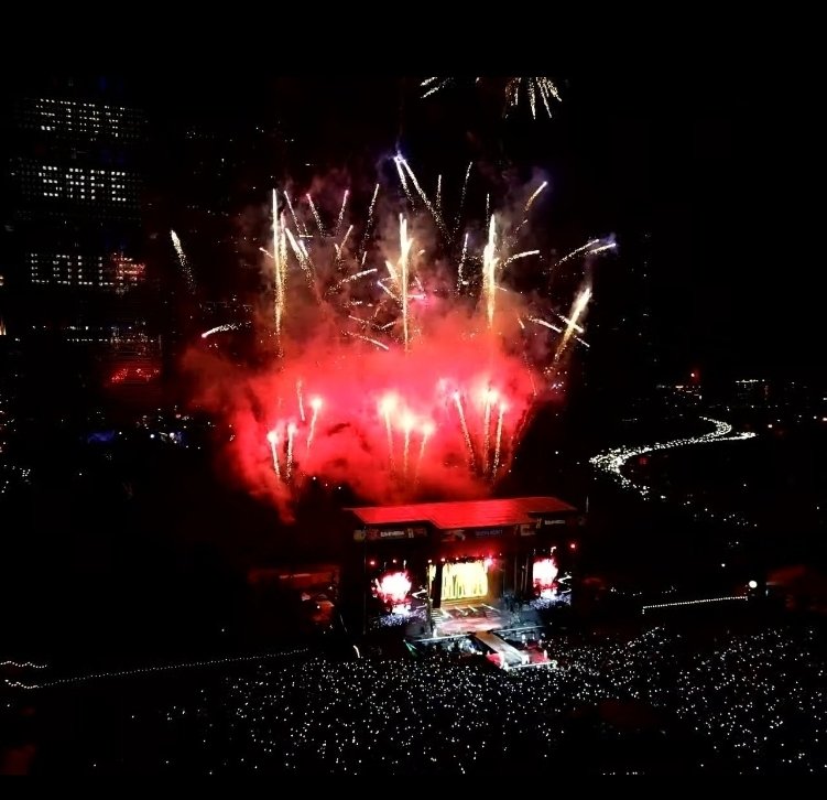 AboutMusicYT's tweet photo. Stray Kids makes history and performs at Lollapalooza tonight. https://t.co/ZZQQhdszfr