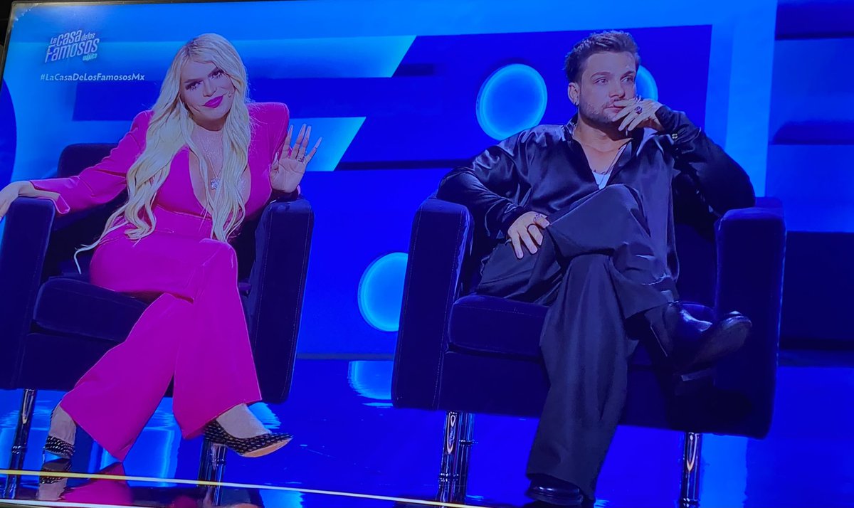 Con ustedes, los vencedores del distrito 12, Katniss Everdeen y Peeta Mellark.
#LCDFMX2