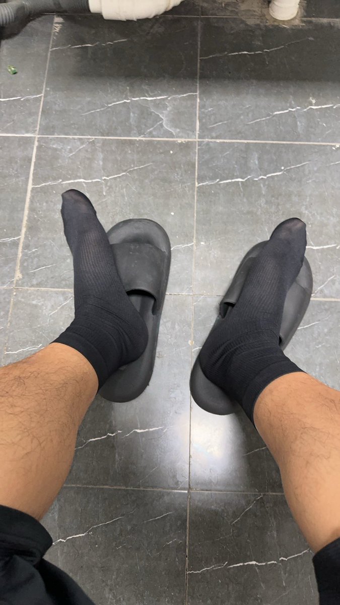 突然出现，其实一直有好好穿丝袜。