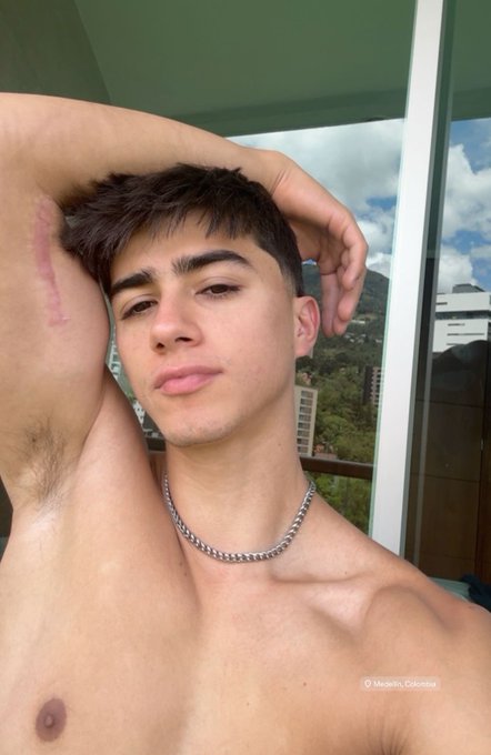 👅👅 https://t.co/IhWvmkMP5m