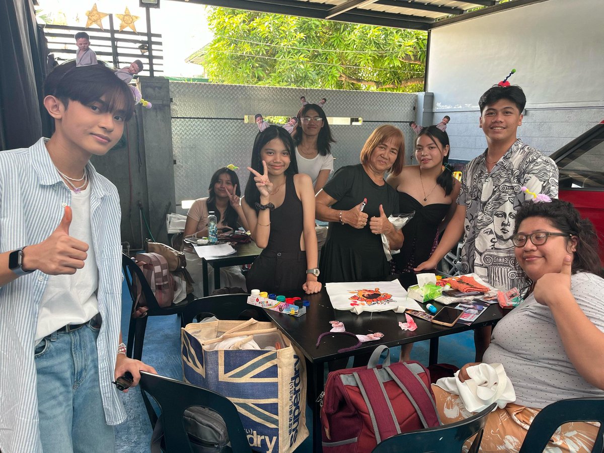 TeamRoyalsOFC's tweet photo. ROYALS POOL PARTY HAPPENING NOW!
Here are the first few pics from our ongoing Royals Summer Pool Party!
Next part: SWIMMING TIME!
#PrinceKeino #Indak #ArtistCircle PH https://t.co/Gavs1pgExS