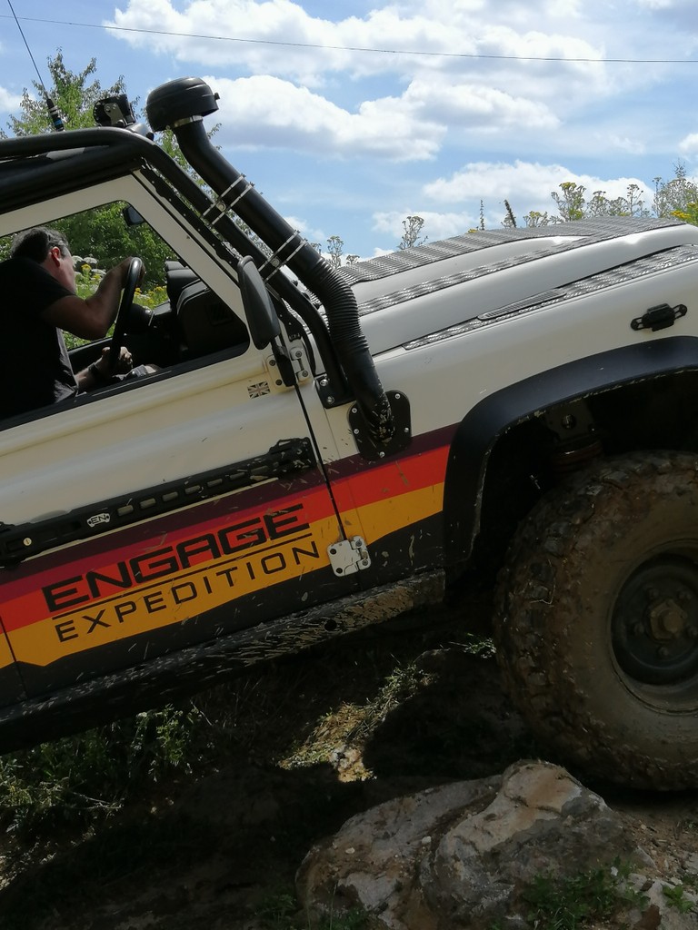 ENGAGE4X4 Equipment für Offroad und Overlanding 

#engage4x4 #overlanding #offroad #expeditionsfahrzeuge #defender #madeingermany #4ward4x4 #landrover #whitedefender