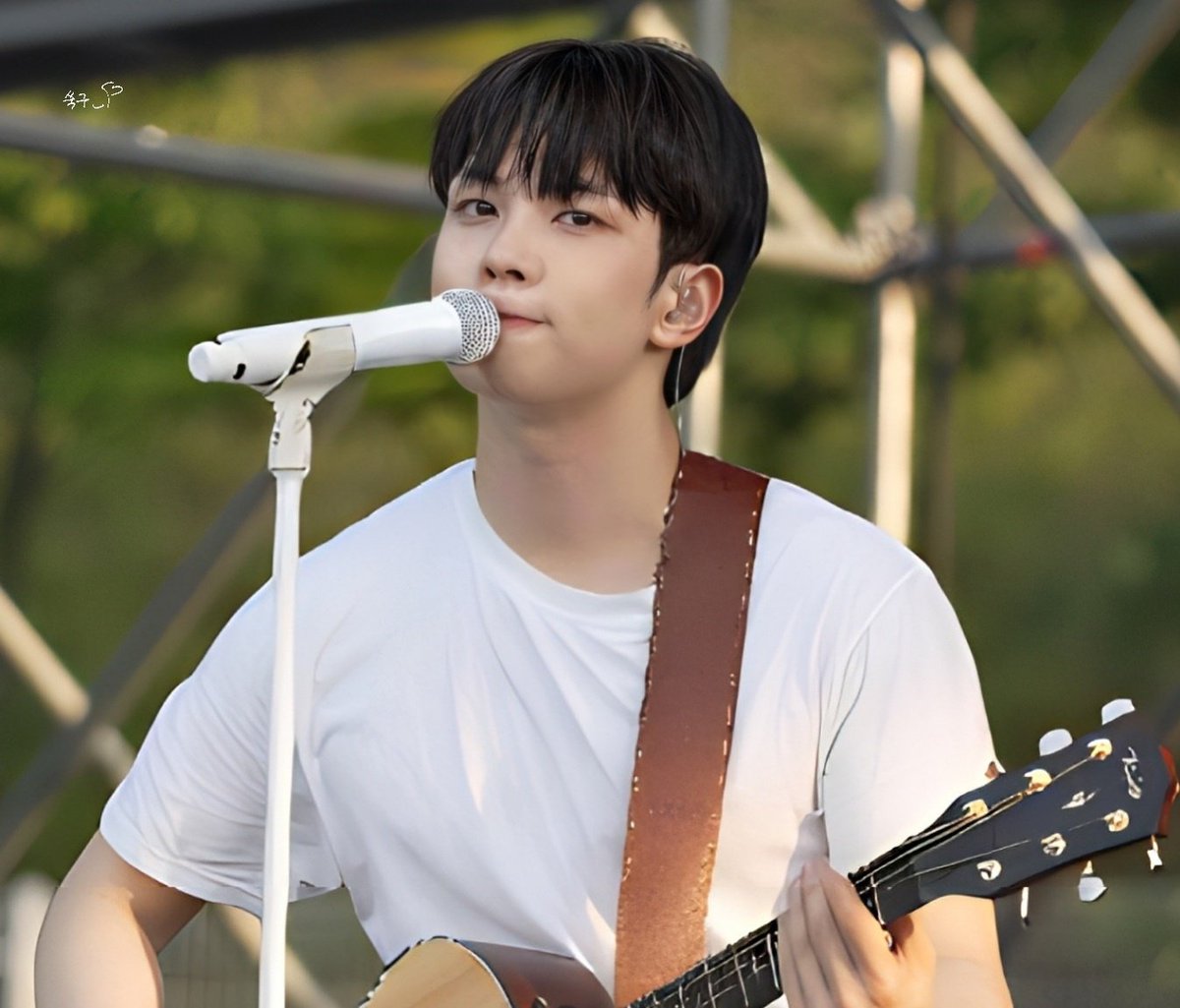 singingpuppy__'s tweet photo. 니트조은것만알앗지 반팔의좋음을제가몰랏단말이에요 여름아 가디마 https://t.co/FXYL2sgttg