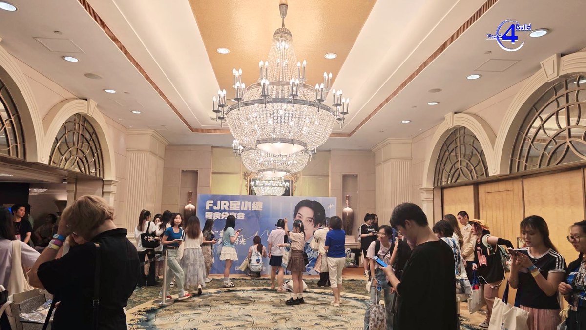 Trend4Biu's tweet photo. บรรยากาศหน้างาน
ทีมหน้าจอตื่นเต้นแทนแล้ว

FJR IN HONGKONG WITH BUILD
#FJRxBUILD
@JakeB4rever https://t.co/MoktbTaw36
