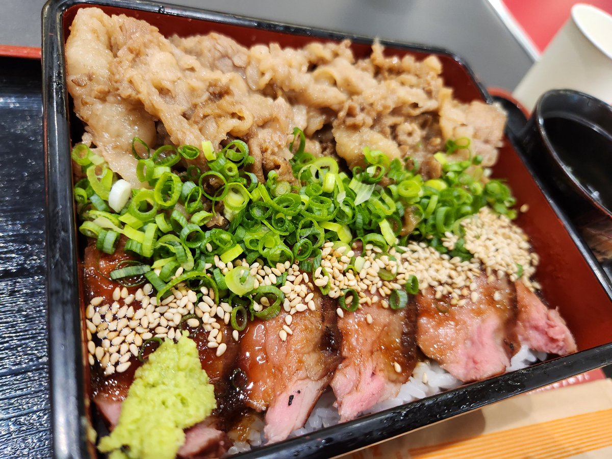 bigworld230701's tweet photo. ボリュームあるお肉✨✨✨
ご飯ふつうにしたけど、お肉の量にご飯がたりな～い😓

#お肉 
#焼肉 
#お米最高 https://t.co/D62jmachVr