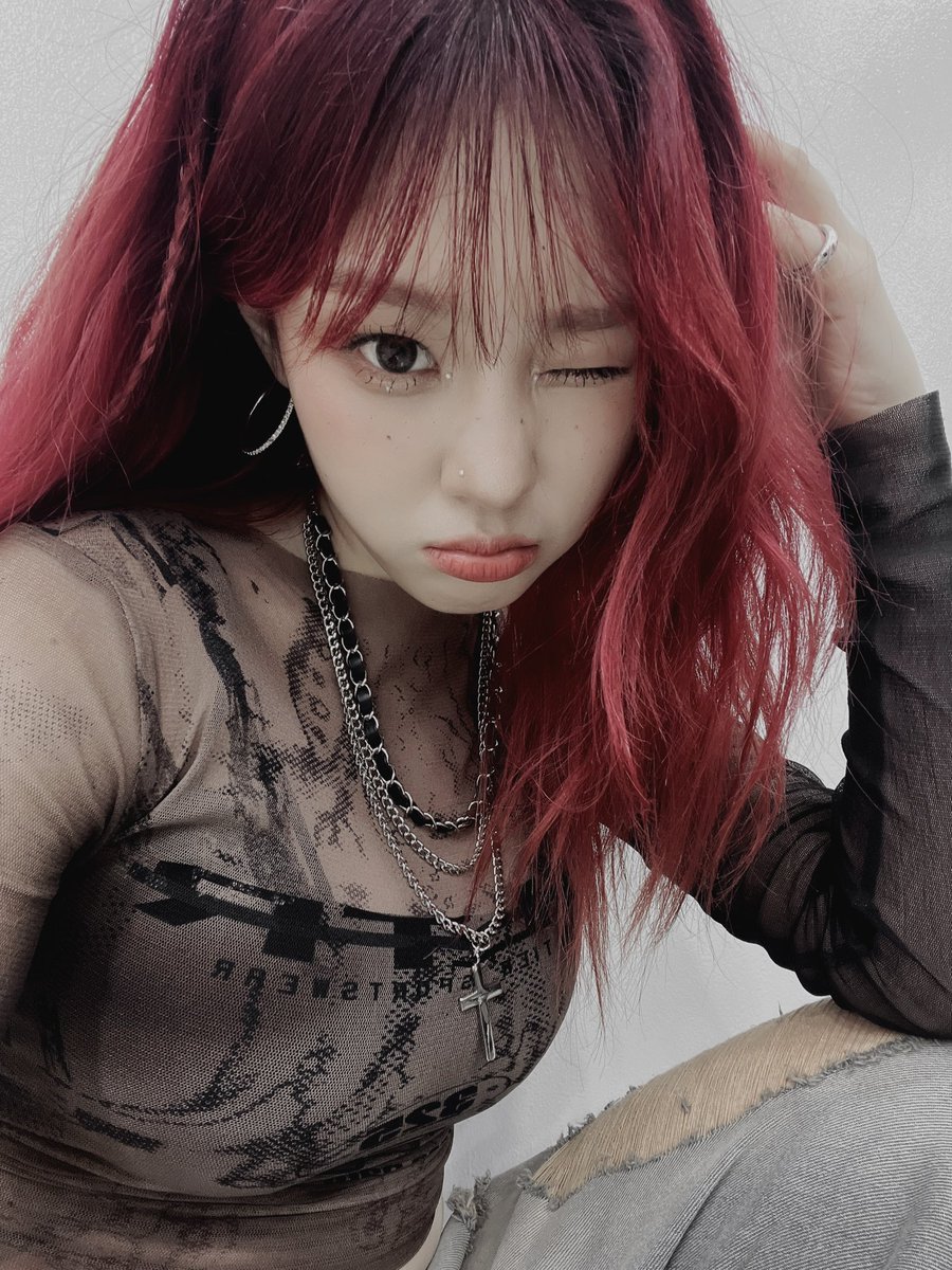 Chbehyun's tweet photo. as the color of red could be defined as a romantic one, it can also be defined as a boldness, which right now i am wrapped in red while bringing out the impression of boldness by a single sight that can swiftly conjure every pair of eyes that happened to stumble here. https://t.co/6Wro7xn4hO