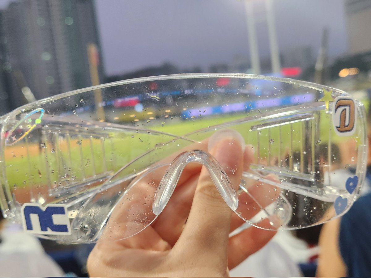 byul_baseball's tweet photo. 팀스에 파는 플레이어데이 스티커로 워페에서 쓸 고글을 짱커엽게 꾸밀 수 있다는 사실을 알고있니 https://t.co/F8TNJqMkh5