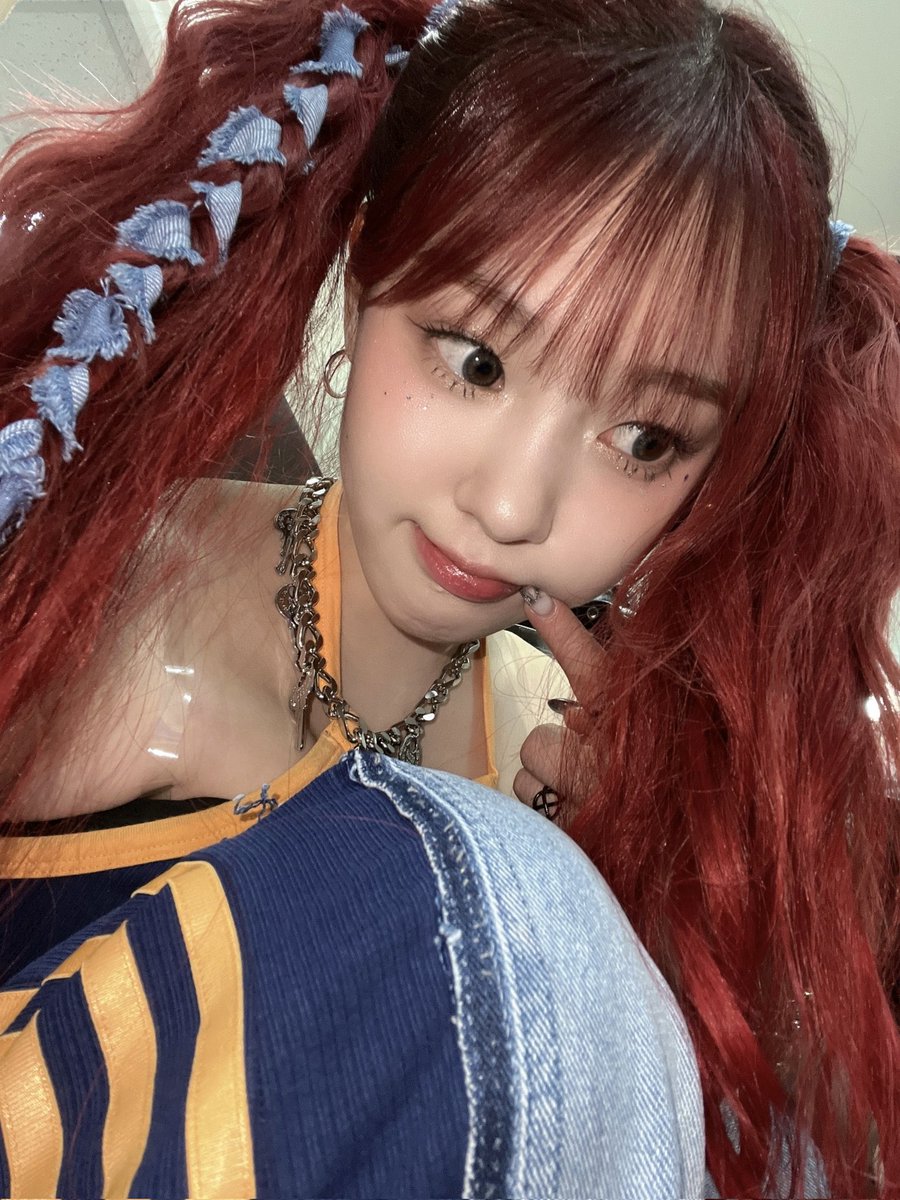 Chbehyun's tweet photo. twin-tails for : today will be a big problem for your 'lil missy because she will seize it afterall! ❤︎ blue seems going to be my favorite after this moment because i do somewhat, feel the spark of love! don't you guys agree, that both of us looks great together like this? 🍓༊ https://t.co/gzJ1xoZCPl