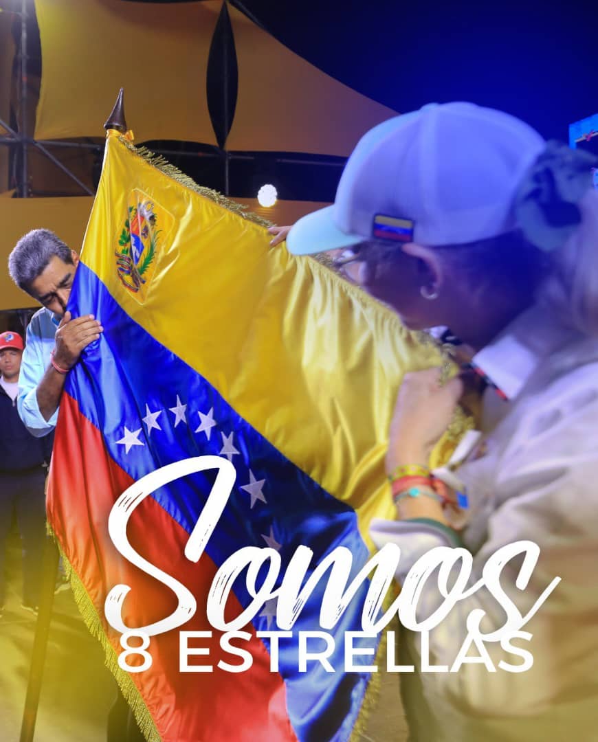 ¡Viva nuestra Bandera! 
Estandarte nacional, que flamea cada vez más alto, con mensaje de #Paz, independencia y soberanía.

#PaísDeOchoEstrellas 🇻🇪 #3Ago