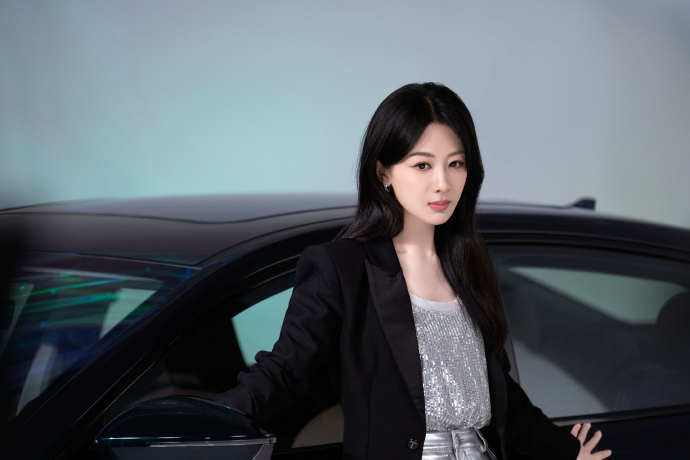 yangziupdates's tweet photo. 📷 240803 #YangZi Studio releases behind-the-scenes photos from her #CheryAutomobile shoot

(1/2) https://t.co/PnqTIlcbVf
