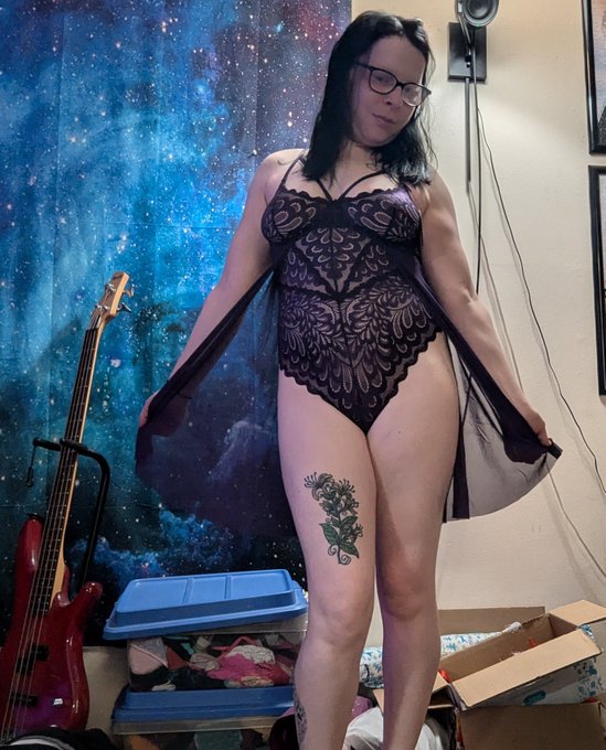 New lingerie sneak peak:   Maybe a new video next weekend with it? https://t.co/kutPOLFTFl