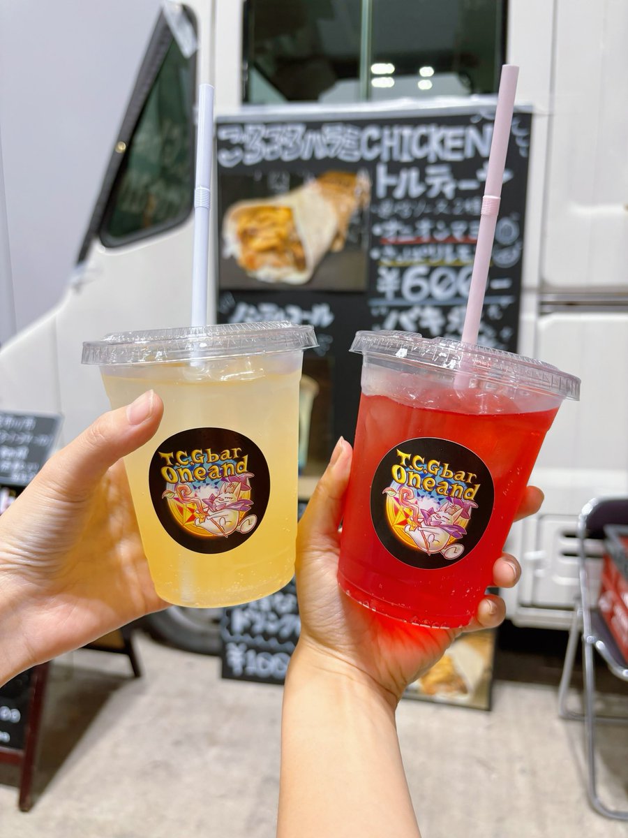 mydreams_Ayumu's tweet image. #超CSⅦ 横浜の会場内に、TCG bar『One and』さんのキッチンカーが!🌟
私たちも行ってきました〜!!
私はストロベリーフィズ飲んでます🍓
めっっちゃおいしい、、、🤤
皆さんもぜひ行ってみてください!🫶🏻