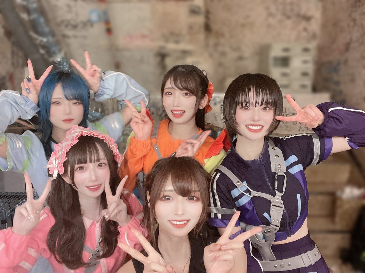 はちブラちゃんのラスト
見届けてきました🐝✨

お披露目から見てきて
ファンのみんなの盛り上がりも含めて
ライブも本人達も
とっても成長したなあって
会場の誰よりも古参ヅラして
見てました( ᐪ꒳ᐪ )笑

まいちゃんのステージも見れてよかった🎀

4人とも本当にお疲れさま！
カッコよかった！♡