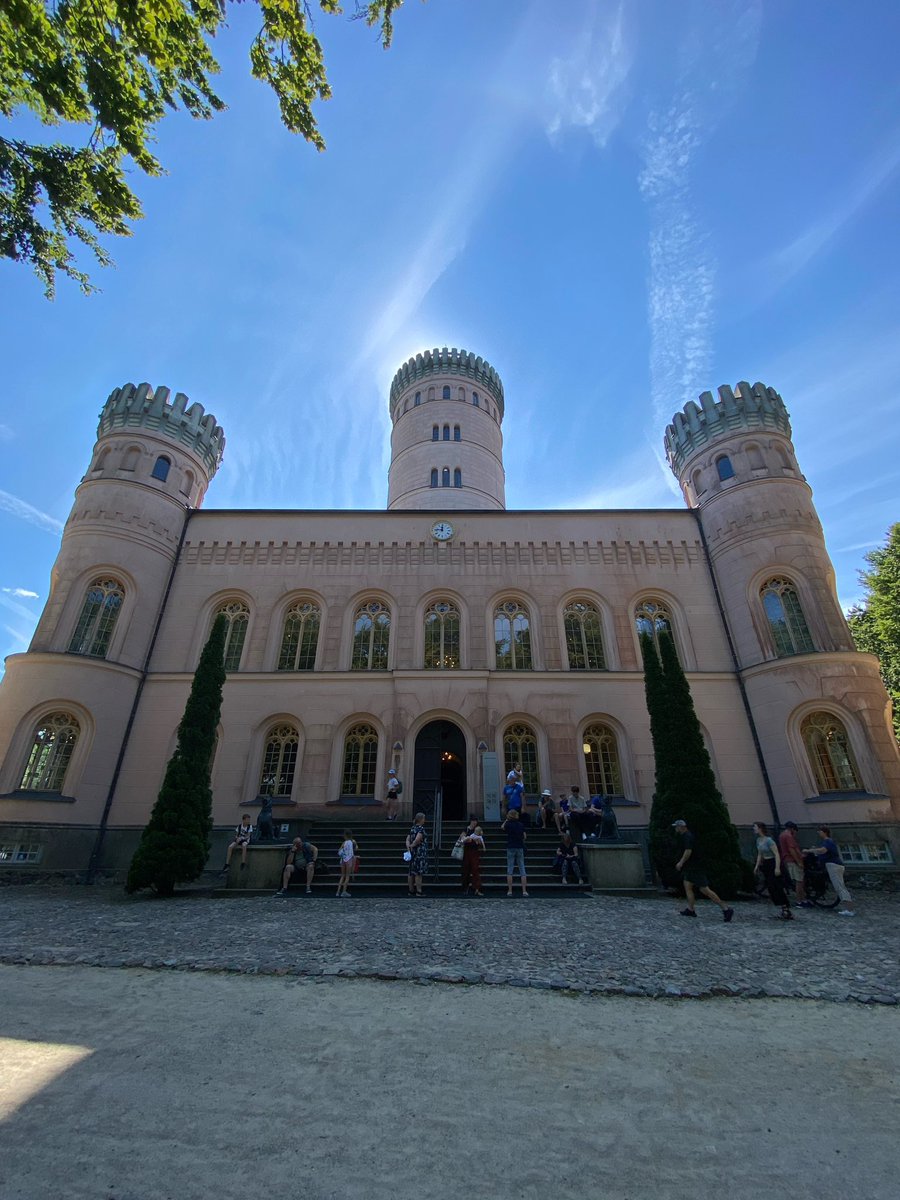 sandro_w_hess's tweet photo. Sehenswertes Jagdschloss #Granitz auf #Rügen, #MecklenburgVorpommern 🇩🇪 https://t.co/uf6d8VpvbS