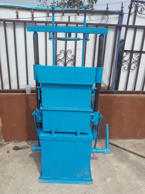 IOkidodo's tweet photo. @Theoladeledada Electric Block Machine for making concrete blocks. 600k https://t.co/MGskadDCu9