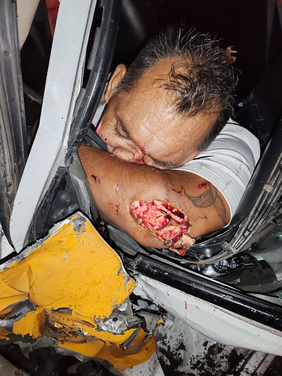 photobyoms's tweet photo. Mortal accidente en la #Escenica de #Acapulco. 4 personas fallecidas. Descansen en paz. https://t.co/piyTB8oYQT