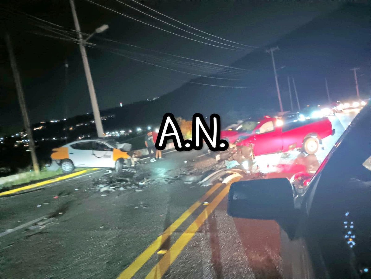 photobyoms's tweet photo. Mortal accidente en la #Escenica de #Acapulco. 4 personas fallecidas. Descansen en paz. https://t.co/piyTB8oYQT