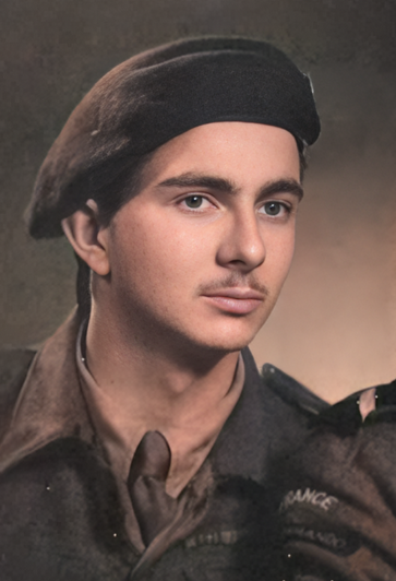 Gwenn-Aël Bolloré (1925-2001)
A 17 ans dans les FFL, "il vend son cheval pour partir à Londres". Futur vice-président des Papeteries Bolloré.