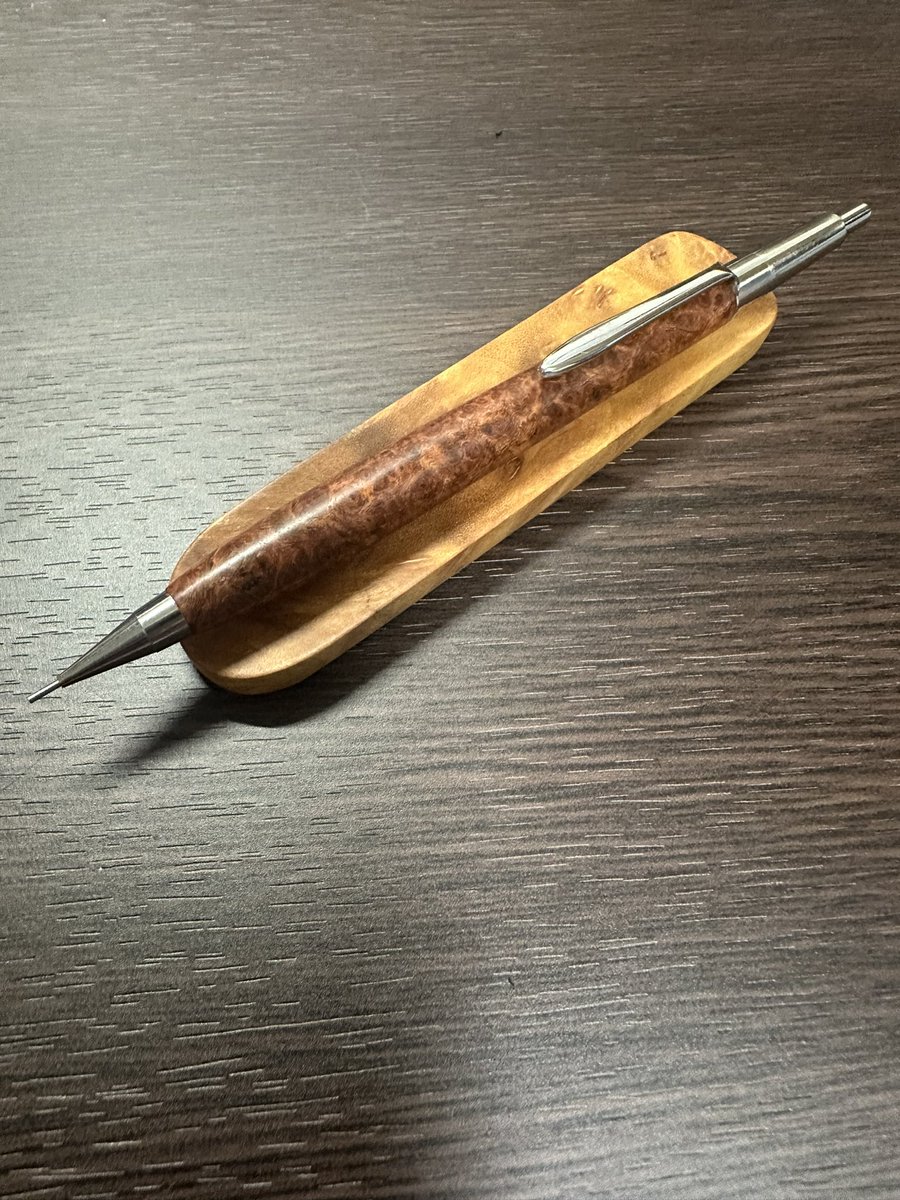 omowrx's tweet photo. SteefさんのPG5用着せ替え軸、特上本花梨瘤杢が届きました。
この時のためにパーツは用意してあったのだ。
美しい瘤杢で使っていくのが楽しみです。
＃steef https://t.co/QlfGZW7VFl