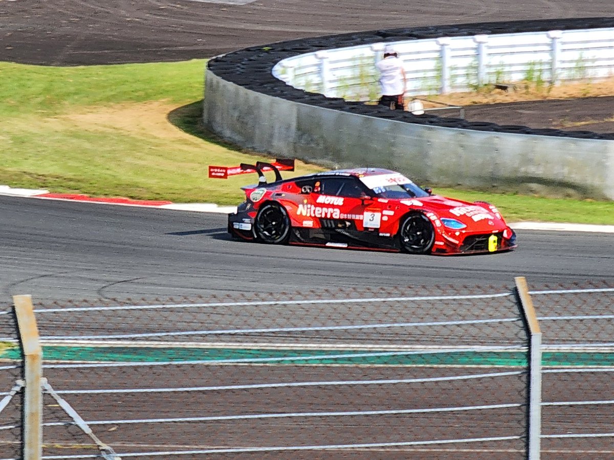 estrellaisty's tweet photo. #3Niterra
#23MOTUL
#12MARELLI
#24リアライズ
の4台のZ😌😃12号車見切れました😅スマホクオリティーなんで星野さんお許しをお許しを🤣
こ��24号車は松田次生さんです😃今年からコンドーレーシングなんだよなー😊
みんな頑張れ👊😆🎵
#NISSAN https://t.co/5LIbNfo3M2