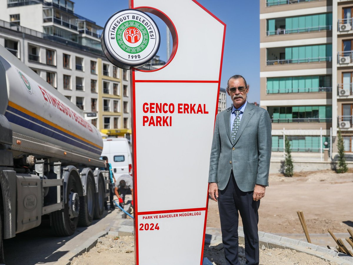 Etimesgut Belediye Başkanı Erdal Beşikçioğlu, geçtiğimiz günlerde hayatını kaybeden usta tiyatro sanatçısı Genco Erkal'ın adını bir parka verdi:

"Usta Sanatçı Genco Erkal’ın adı Etimesgut’ta yaşayacak! Türk tiyatrosunun duayen ismi, vatansever, aydın ve kararlı duruşuyla Türkiye