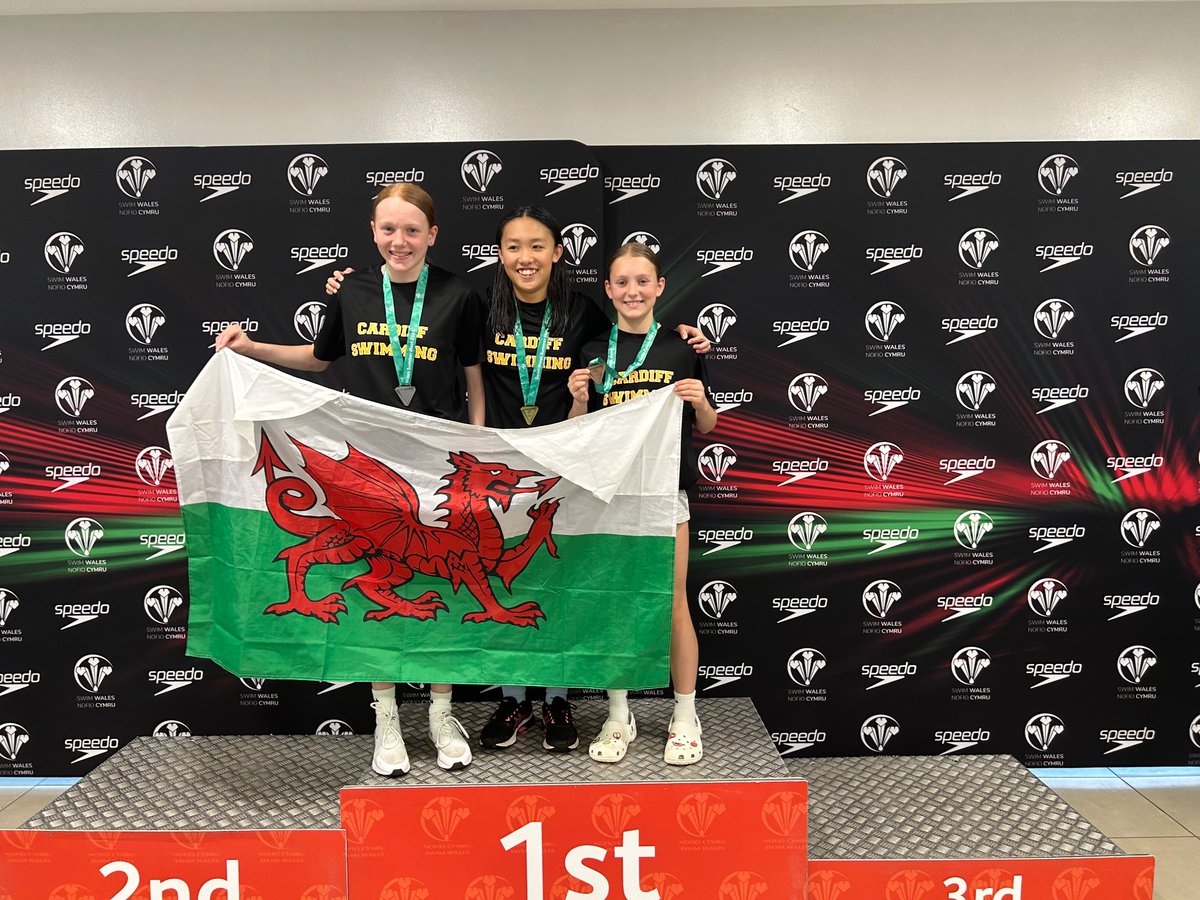 EmmaClare_1980's tweet photo. And that’s a clean sweep for 
@CardiffSwimClub in the girls 14yo 200m breaststroke at Welsh Summer Champs. Ardderchog merched ❤️ https://t.co/VhhH8pC1RZ