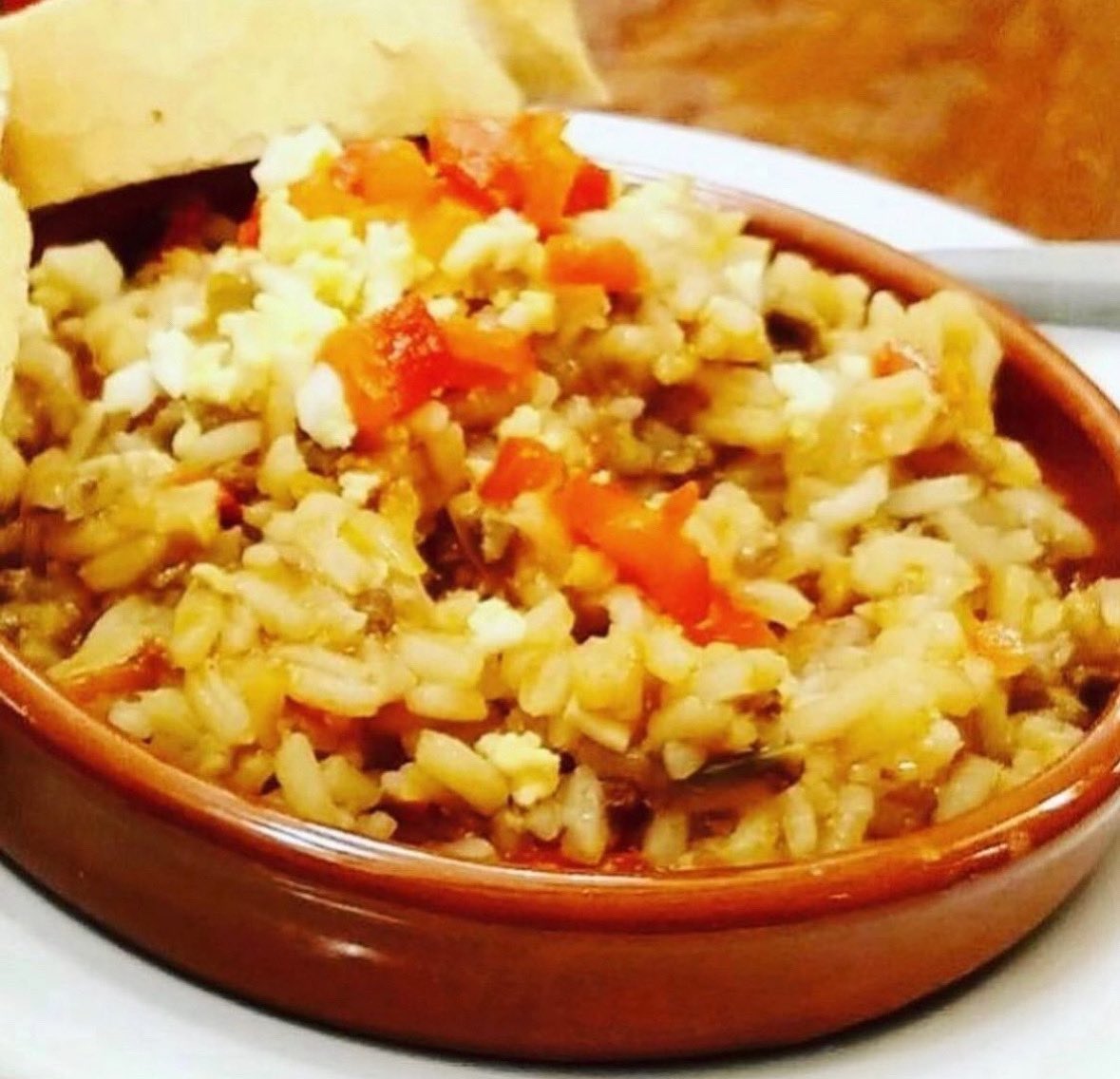 YA ES SÁBADO‼️

𝐓𝐎𝐑𝐑𝐄𝐒 y su chanfaina 😊

Todavía no la has probado? Es un pincho muy típico.
.
.
.

☎ 923581451
📩 info@hotel-torres.es
hotel-torres.es

#Guijuelo #Salamanca #hotel #gastronomía #jamon #iberico