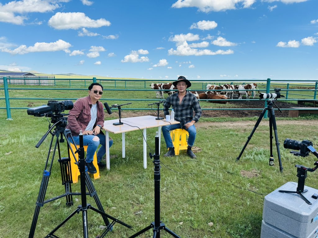 Хөдөө гарсан хүний санаа бодол сонсохоор ирсэн “Оргил медиа”гийн хамт олонд баярлалаа. Хөдөө байгаа хүн зочин гийчин ирэхэд баярлах юм🙏