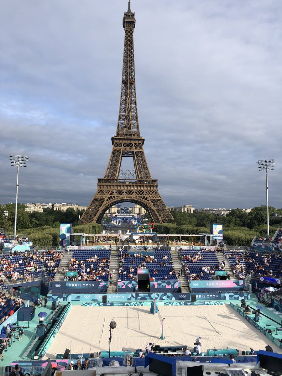 Dzień dobry 🙂 kolejny dzień olimpijskich zmagań zaczynamy od ostatniego meczu fazy grupowej polskich siatkarzy plażowych Michała Bryla i Bartosza Łosiaka. Rywalem Niemcy. O 17 w hali znów polscy siatkarze tym razem z Włochami o pierwsze miejsce w grupie. <a href="/RMF24pl/">Fakty RMF FM</a> #OlympicGames