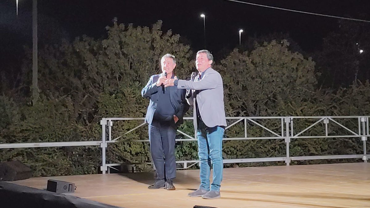 TotieTata's tweet photo. Ieri sera a #noci com’è andata? È andata molto bene e ci siamo divertiti. #solfrizzi #stornaiolo #totietata https://t.co/GhofGfrmc5