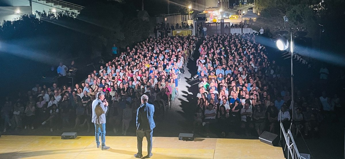 TotieTata's tweet photo. Ieri sera a #noci com’è andata? È andata molto bene e ci siamo divertiti. #solfrizzi #stornaiolo #totietata https://t.co/GhofGfrmc5