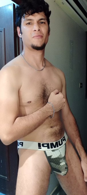 Que a gusto ando en mi suspensorio fumando ice y dej&aacute;ndome espiar ytls tdb ntp 💎 https://t.co/nMENVo