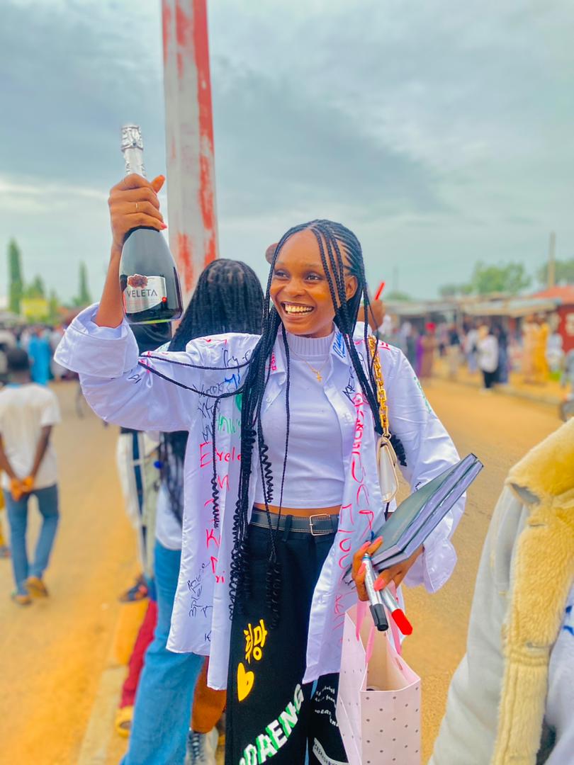 xtrellayere's tweet image. One degree hotter.