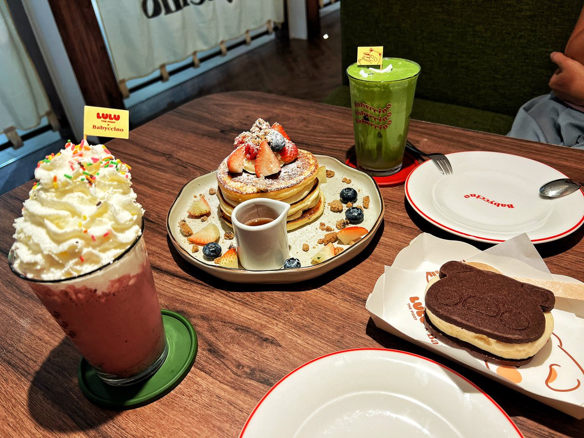 Yuyen_Huang's tweet photo. 一到商場就看到小豬🐷在店門口

孩子太可愛了🤭🤭🤭 https://t.co/3EneOGH2Ye