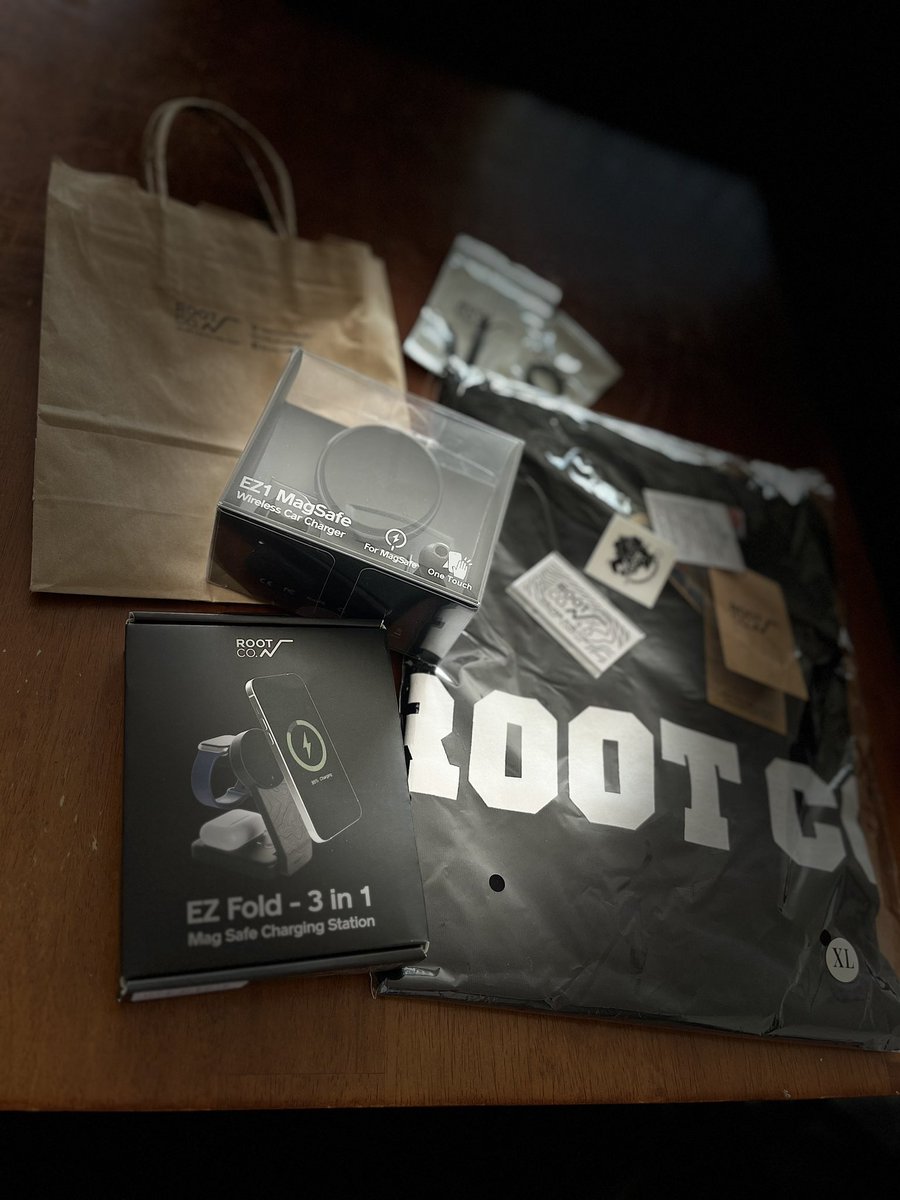 o_seabass's tweet photo. 旅の目的のひとつ目。
ROOT CO. Cafeへ。買いたかったアイテムたくさんあって散財💸💸💸
娘のはからいで📷✨
#MagSafe #ROOTCO #箱根 #junmihirogi https://t.co/FBKuCTSchi