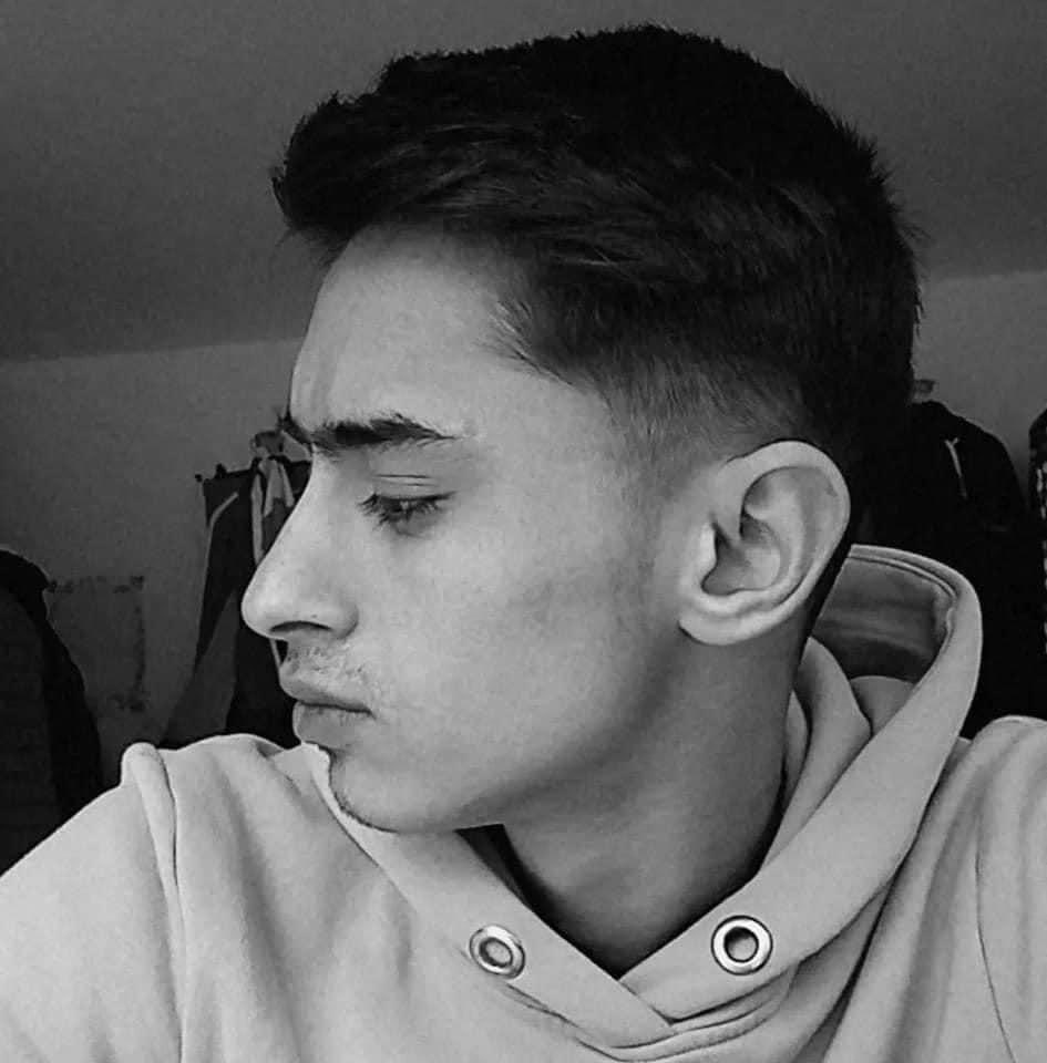 Motosiklet Kazası Yine Can Aldı!

İskenderun ilçesinde 21 Yaşındaki Genç Caner Beyazlat Motosiklet Kazası Sonucu Hayatını Kaybetti.
 Merhuma Allah'tan Rahmet yakınlarına Başsağlığı diliyoruz.