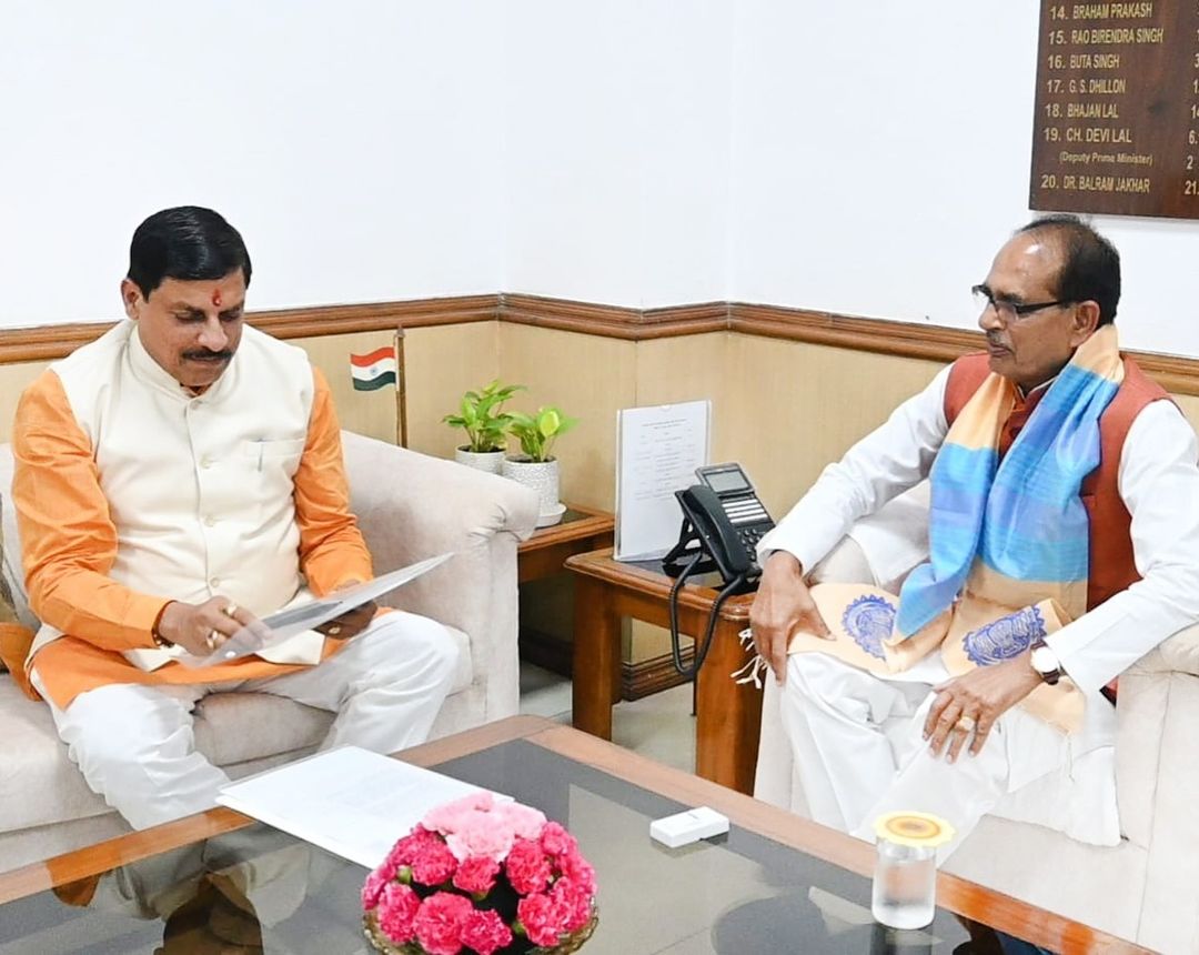 Aman24829316907's tweet image. मध्यप्रदेश के 9300 जनसेवा मित्रो के बारे मे कोई सोच तक नहि रहा और चुनाव के पहले  जनसेवा मित्रो के साथ हर बक्त मामाजी चर्चा मे रहते थे आज ये समय आया है की कोई भी नहि पूछता सब मज़ाक उड़ाते है 
#जनसेवामित्रस्थाईरोजगार 
#USEandTHROW 
@ChouhanShivraj 
@DrMohanYadav51 
@aajtak