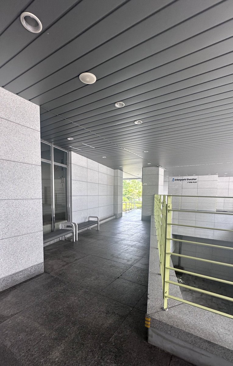 📍4시 15분 티켓수령처 건너편에서 나눔 진행합니다 

#우영 #WOOYOUNG
#장우영 #JangWooyoung
#Be_Young