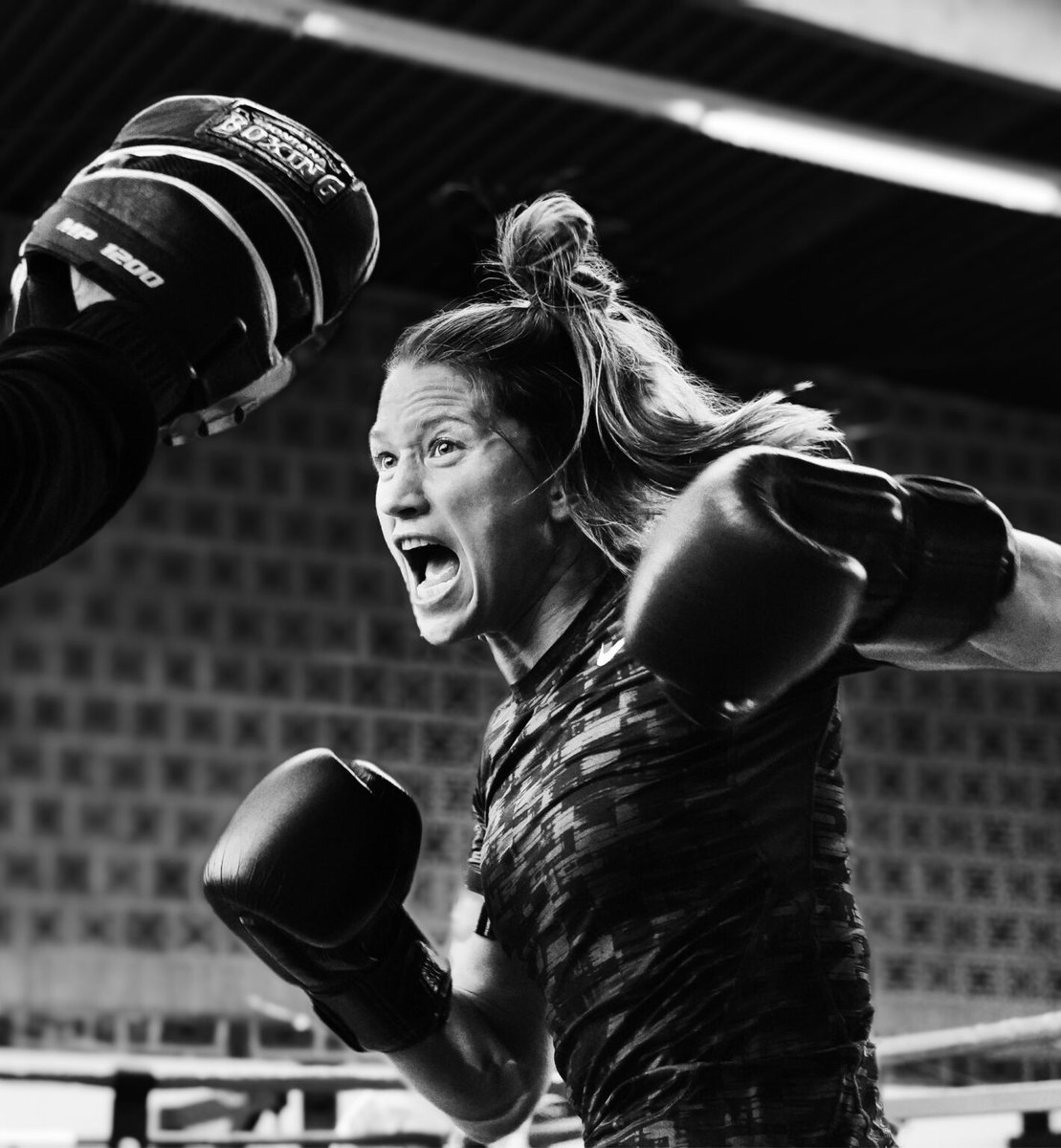 🥊🇧🇪 Onze Kuurnse trots Oshin Derieuw heeft haar eerste kamp gewonnen op de Olympische Spelen en knokt zich naar de kwartfinales. Proficiat, Oshin! 👏
⏰ Noteer vanavond 21.52 uur in je agenda, want dan staat ze voor de tweede keer in de boksring tegenover de Chinese Liu Yang.