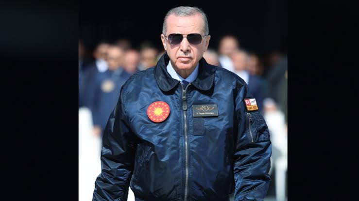 REİSİMİN YANINDAYIM