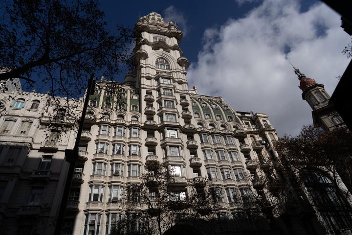 XHespanol's tweet photo. Palacio Barolo, joya arquitectónica de Buenos Aires, celebra aniversario 101 con múltiples actividades https://t.co/tQe7S1kltX https://t.co/QYWdptdQY3