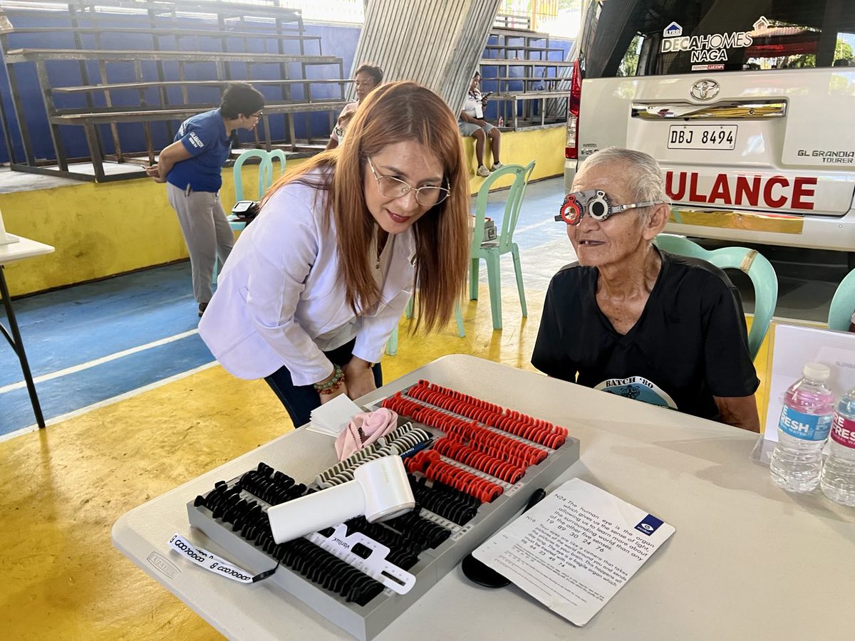 News5PH's tweet photo. SIGHT SAVING MONTH ๐ท
Nabigyan ng libreng salamin ang nasa 540 residente ng Pagbilao bilang bahagi ng pagdiriwang ng #SightSavingMonth na isinagawa sa Pagbilao Municipal Covered Court ngayong Sabado, August 3. #News5 | via Roy Sta. Rosa https://t.co/GzkB9YxCu2