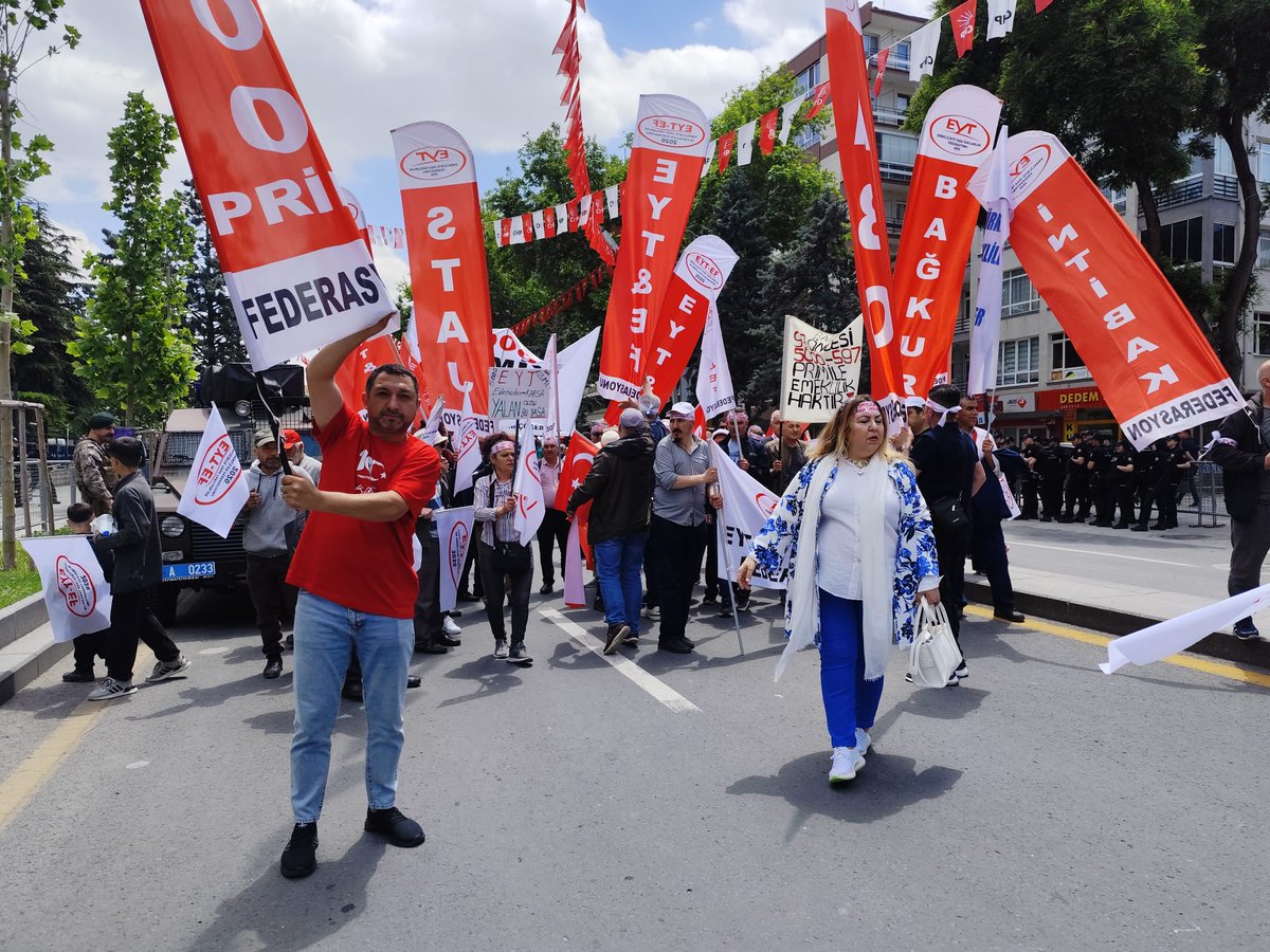 12.500 TL ye TÜRKİYE'NİN HİÇBİR YERİNDE GEÇİNİLEMEZ 

#EmekliyeZulmEdiliyor
#5000KısmiyeZulmEdiliyor