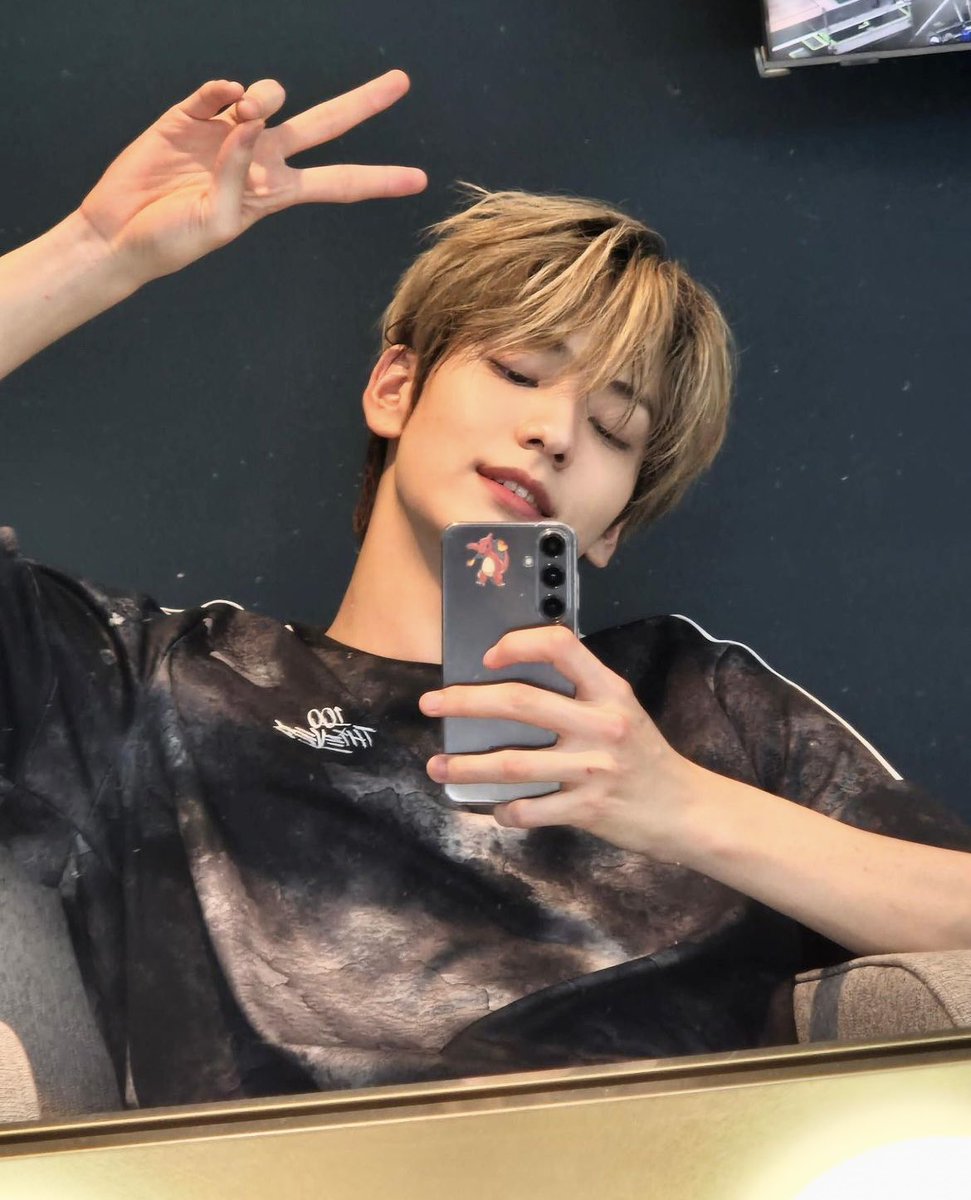 SI ANJING GANTENG BANGET PACAR LU YEONJUNNN TAIK😭😭😭