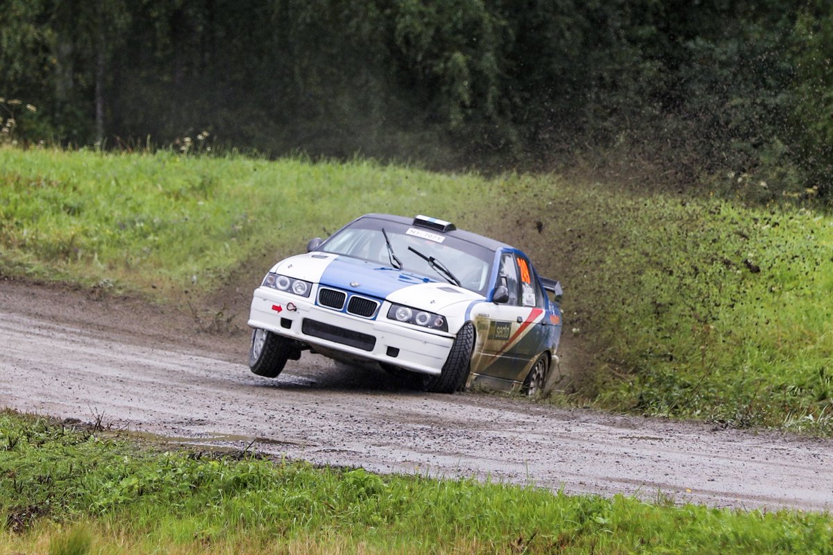 Tästä Vetomiesten lauantain seurantaan

Tulokset:
ajaksi.online

GPS-seuranta:
tulospalvelu.fi/gps/17R24_2/

Väliajat:
gpspekka.kapsi.fi/rally/?id=17R2…

<a href="/RallyFinland/">Secto Rally Finland</a>

📷 Timo Honkala/AKK